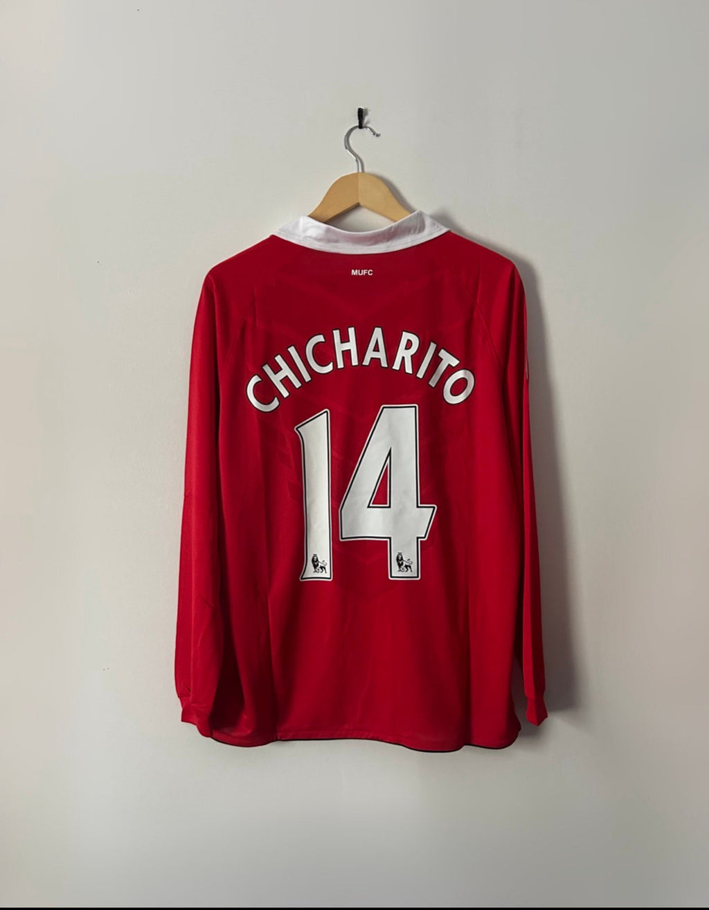 Manchester United 2010/11 Home Kit Long-Sleeve Chicharito #14 Size Medium