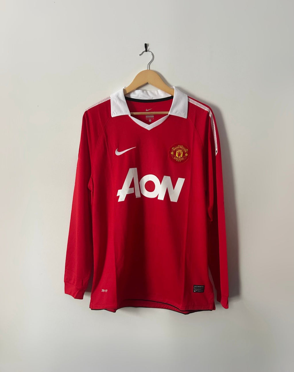 Manchester United 2010/11 Home Kit Long-Sleeve Chicharito #14 Size Medium